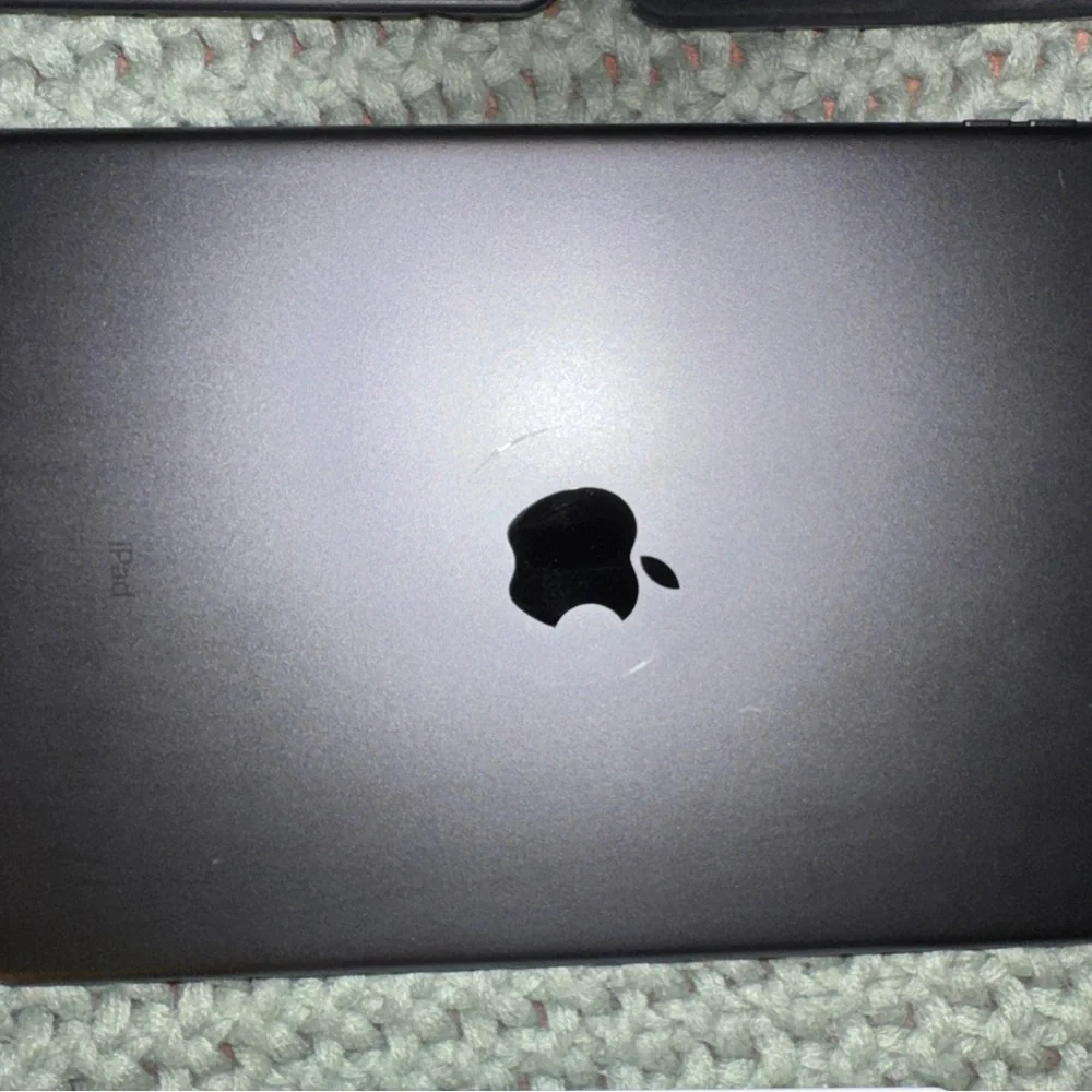 Apple iPad 8th gen 32GB Space Gray Bundle